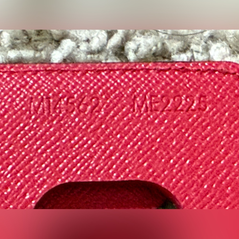 Louis Vuitton x TM magnetic card holder. Rare Item. - Picture 6 of 6